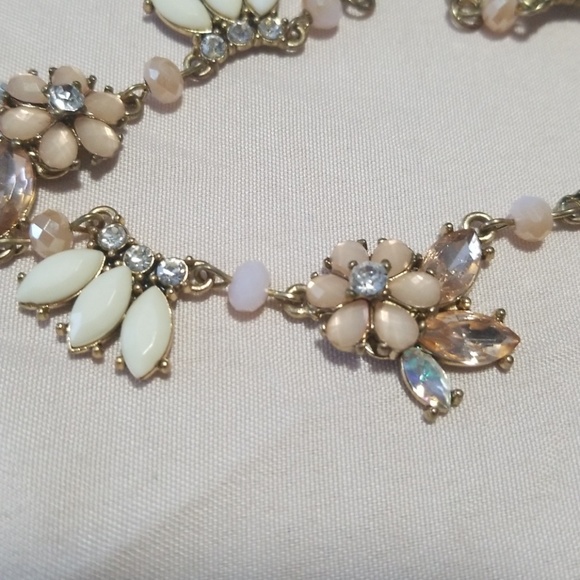 Golden mini statement necklace from Forever 21 - Picture 3 of 4